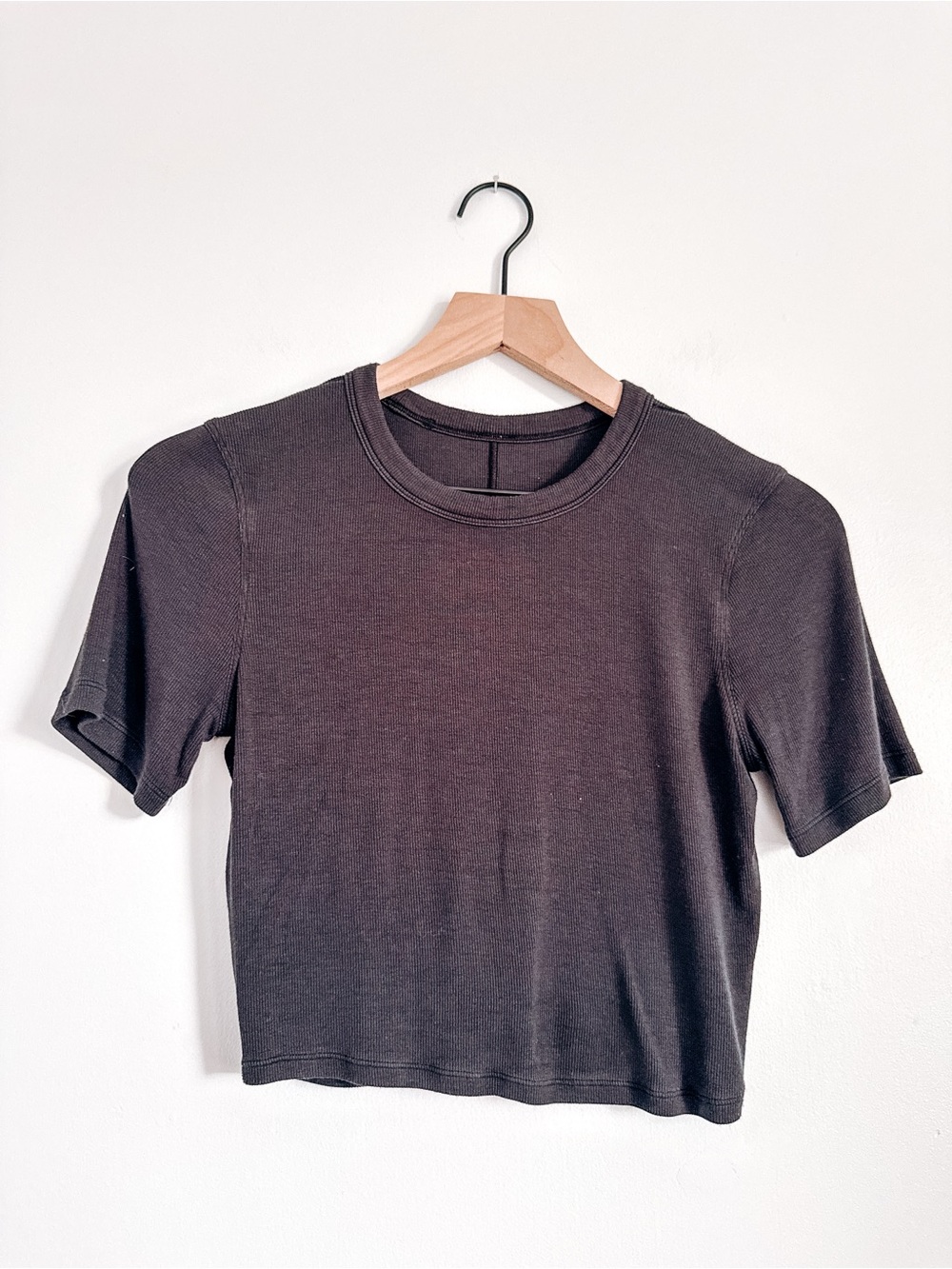 Lululemon Black Ribbed Cropped Short Sleeve Top Size Small